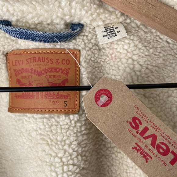 RARE Levi’s floral embroidered sherpa trucker jacket NWT - Picture 11 of 15